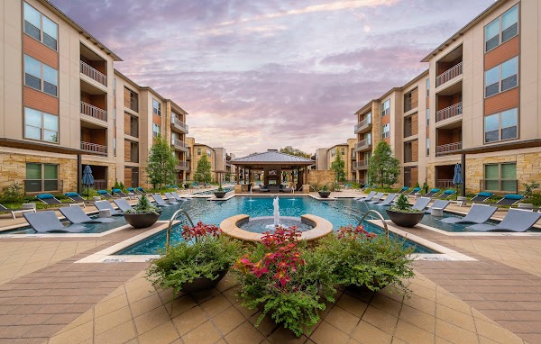 Bexley Grapevine apartments in Addison, TX