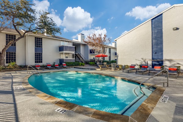 The Ridge on Spring Valley Apartments apartments in Addison, TX