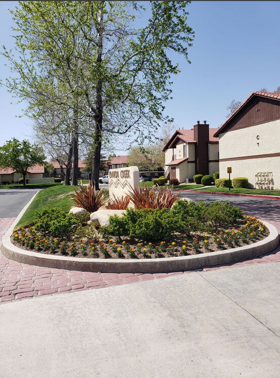 Canyon Creek Apartments apartments in Palmdale, CA