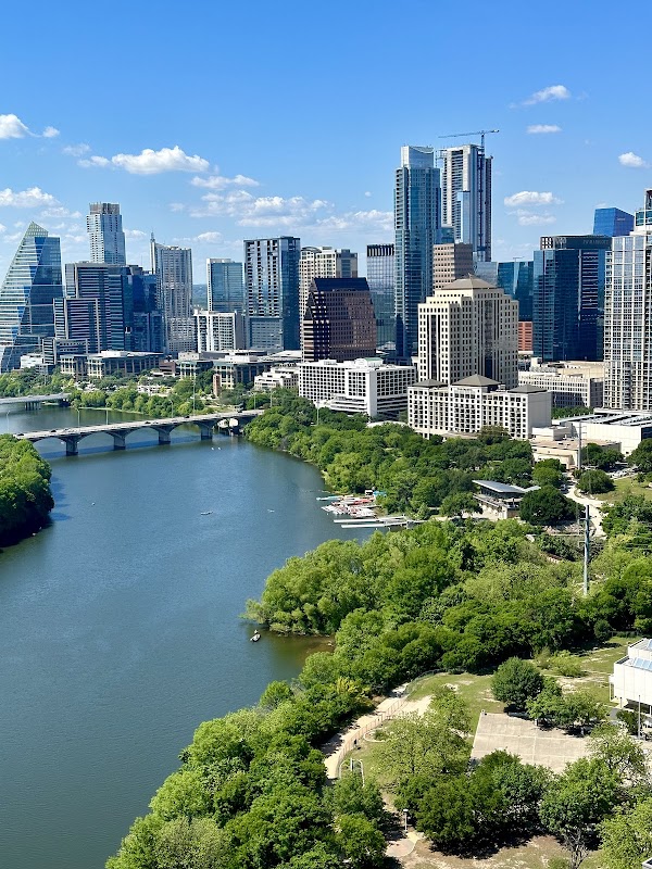 Windsor on the Lake apartments in Austin TX