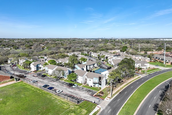 Shadow Ridge apartments in Arlington, TX