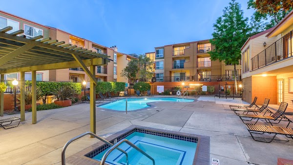The Crest Pleasant Hill apartments in Pleasant Hill, CA