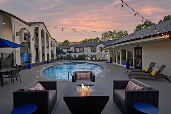 The Fountains of Preston Hollow apartments in Addison, TX